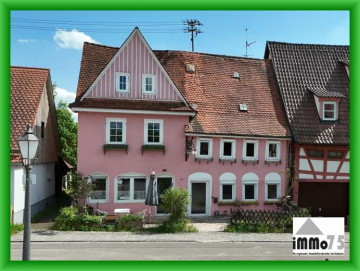 seltene Gelegenheit in Ötisheim: Großes Haus mit Geschichte und Entwicklungspotenzial, 75443 Ötisheim, Zweifamilienhaus