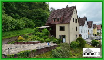 Endlich ins eigene Haus: Freistehend, bezahlbar und mit schöner Dachterrasse mit Blick über Enzberg, 75417 Mühlacker, Einfamilienhaus