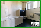 einziehen, vermieten oder Urlaubsresidenz: modernisierte 2-Zimmer-Wohnung mit Blick ins Grüne - Badezimmer