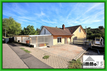 Wohnen, wo der Wein wächst: Haus mit überdachter Terrasse direkt an den Weinbergen, 75438 Knittlingen, Einfamilienhaus