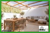 Wohnen, wo der Wein wächst: Haus mit überdachter Terrasse direkt an den Weinbergen - Terrasse KI visualisert