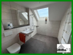 Familienglück in Lomersheim – Modernes Einfamilienhaus mit Garten, Terrasse und Garage - Badezimmer
